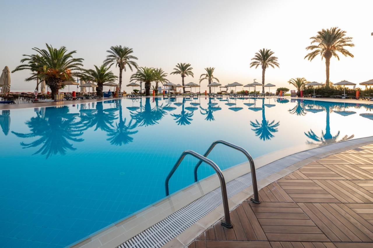 فندق تي تي هوتلز هيدروس كلوب كمر المظهر الخارجي الصورة A swimming pool