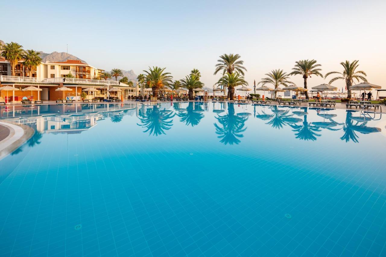 فندق تي تي هوتلز هيدروس كلوب كمر المظهر الخارجي الصورة The resort's main pool