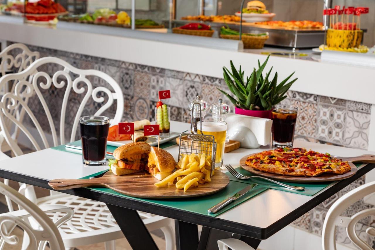 فندق تي تي هوتلز هيدروس كلوب كمر المظهر الخارجي الصورة A typical meal at a Turkish fast food restaurant