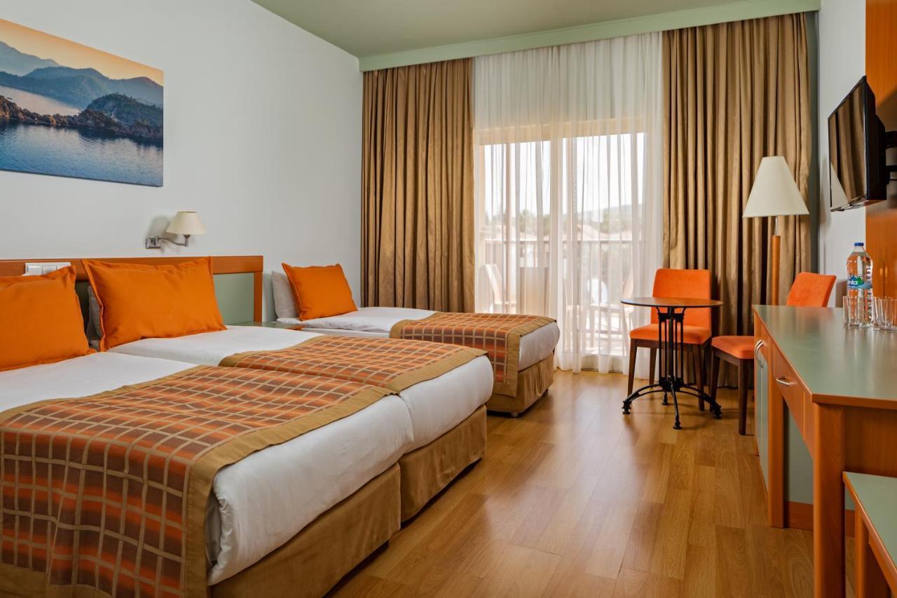 فندق تي تي هوتلز هيدروس كلوب كمر المظهر الخارجي الصورة A typical hotel room