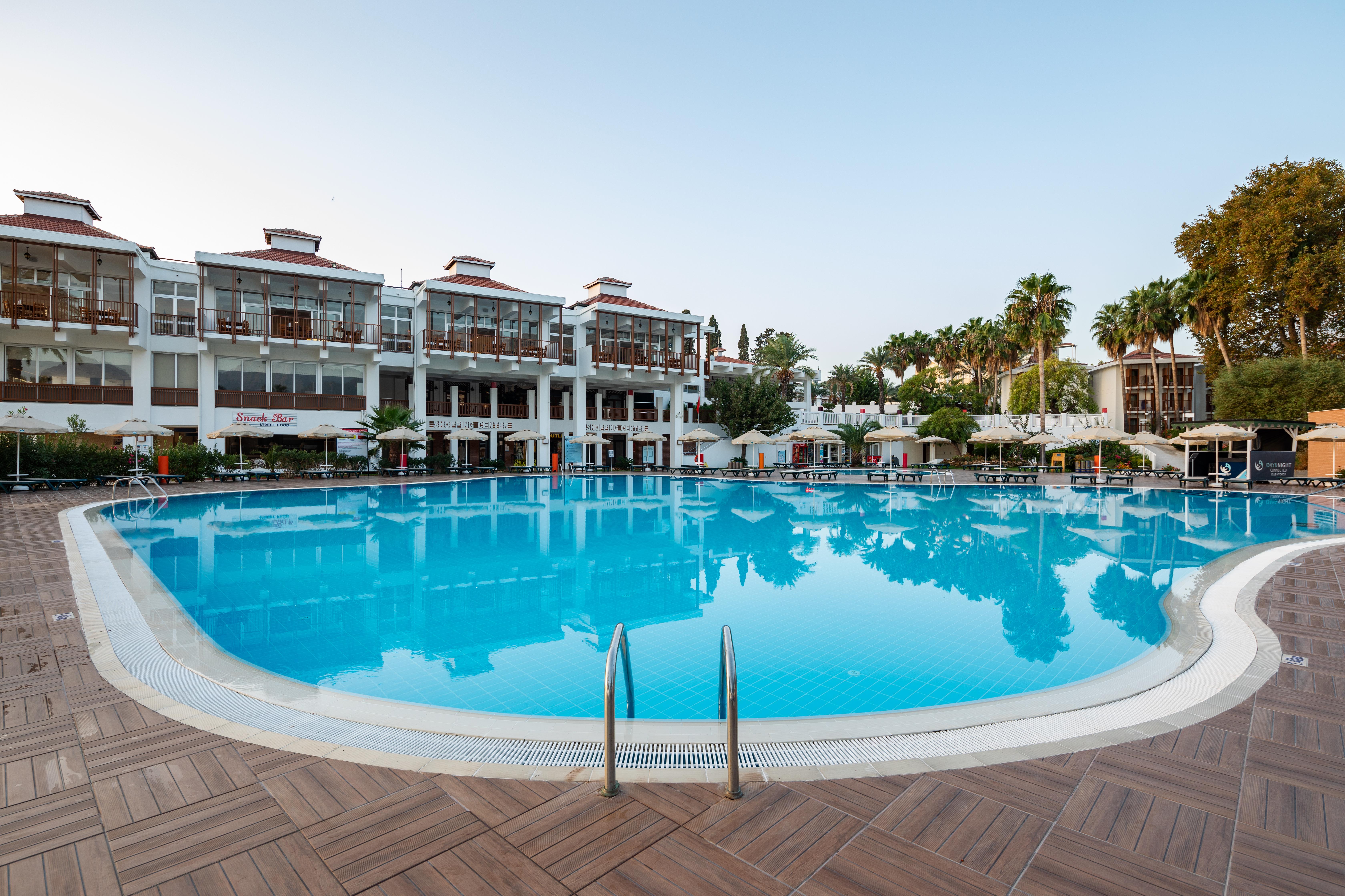 فندق تي تي هوتلز هيدروس كلوب كمر المظهر الخارجي الصورة Pool at the hotel