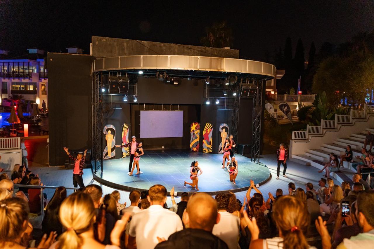 فندق تي تي هوتلز هيدروس كلوب كمر المظهر الخارجي الصورة The stage of the amphitheater