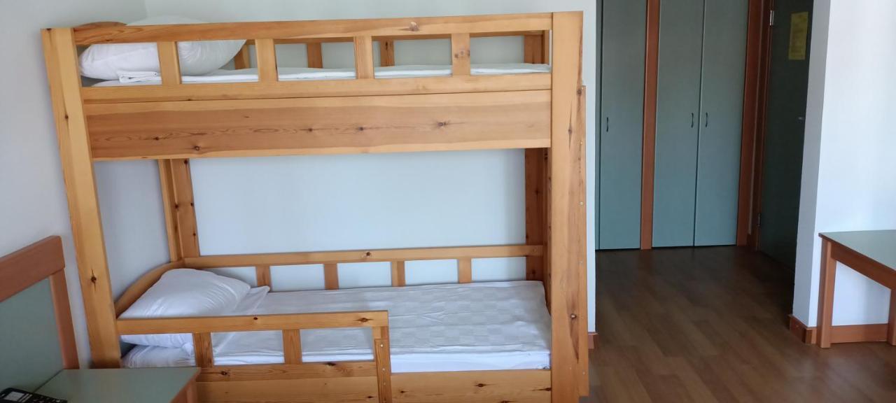 فندق تي تي هوتلز هيدروس كلوب كمر المظهر الخارجي الصورة A bunk bed
