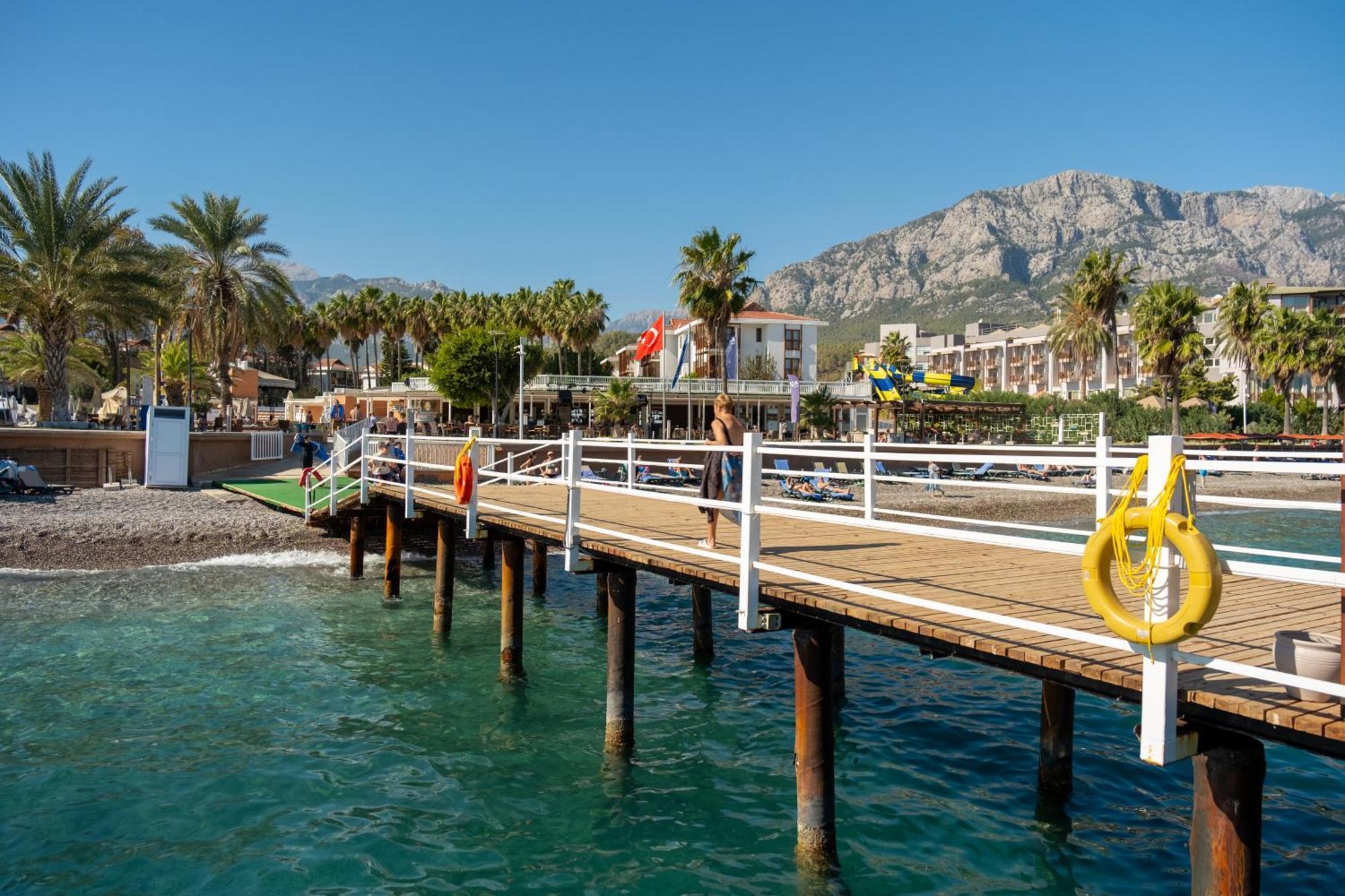 فندق تي تي هوتلز هيدروس كلوب كمر المظهر الخارجي الصورة The port of Portals Nous