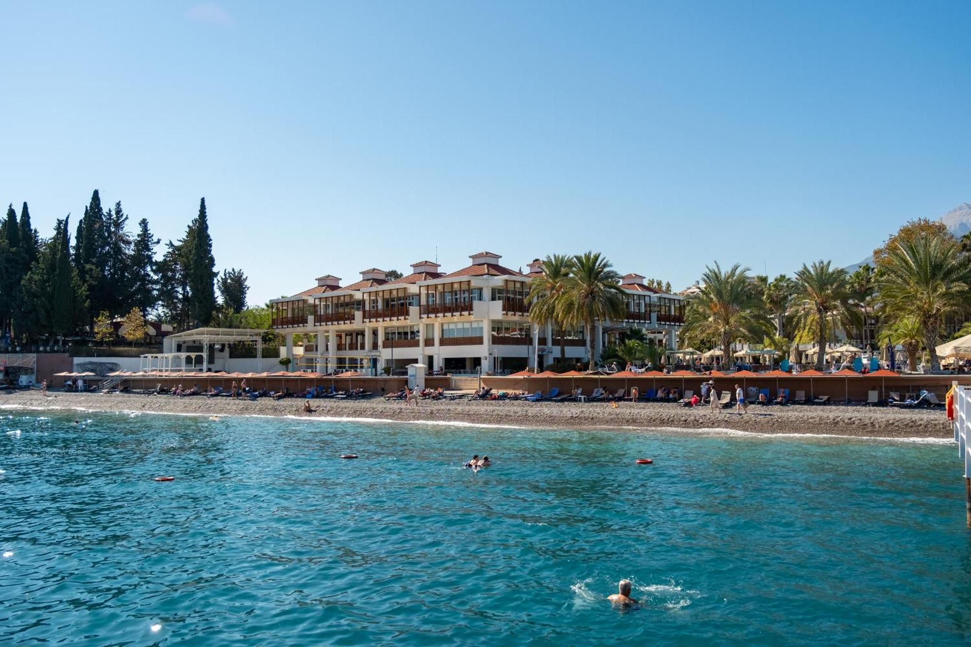 فندق تي تي هوتلز هيدروس كلوب كمر المظهر الخارجي الصورة The beach at the Grand Hotel